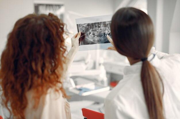 矫正暴牙齿要多少钱_暴牙怎么矫正_矫正暴牙的过程
